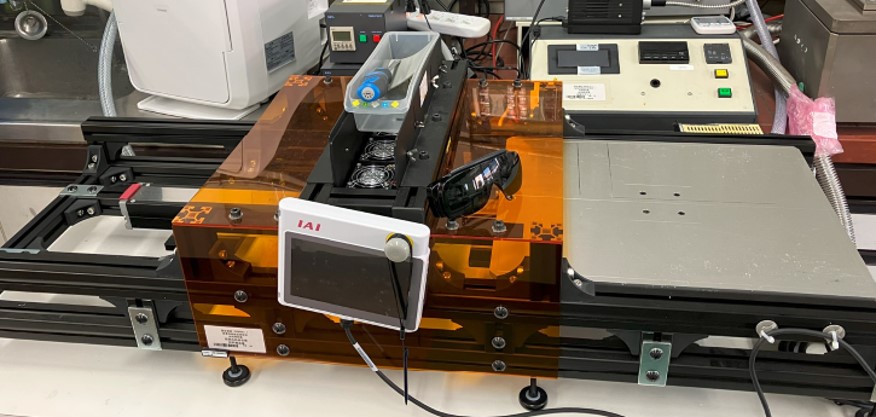 ライン型大面積紫外線照射装置