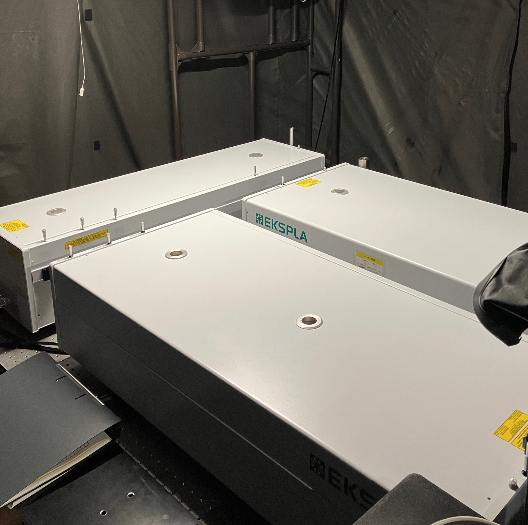 超高真空ケルビンプローブ装置