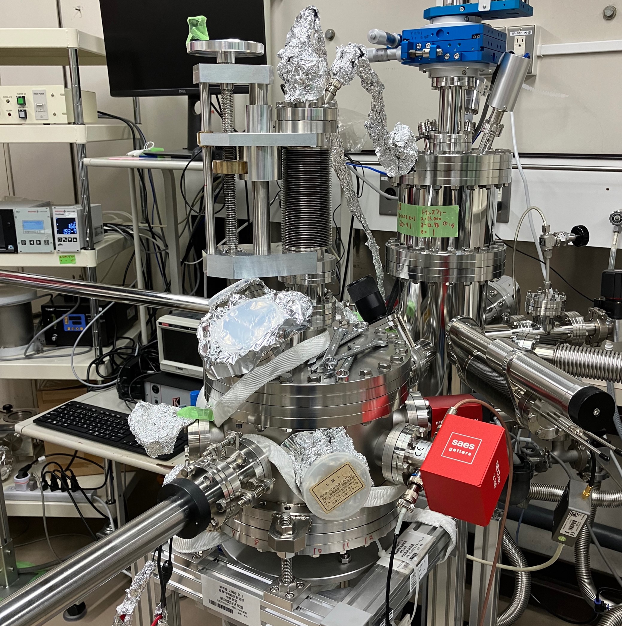 超高真空ケルビンプローブ装置