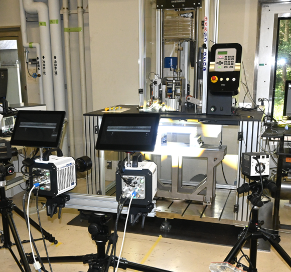 超高真空ケルビンプローブ装置