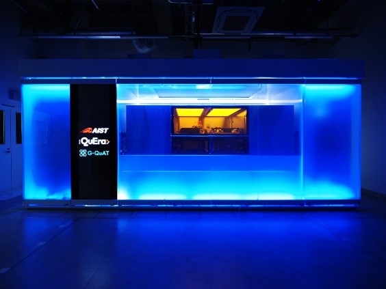 中性原子量子コンピュータ（QuEra社製）