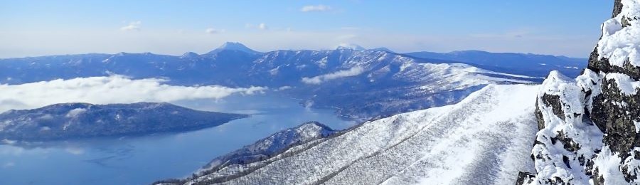 藻琴山から望む屈斜路カルデラ，雄阿寒岳，雌阿寒岳