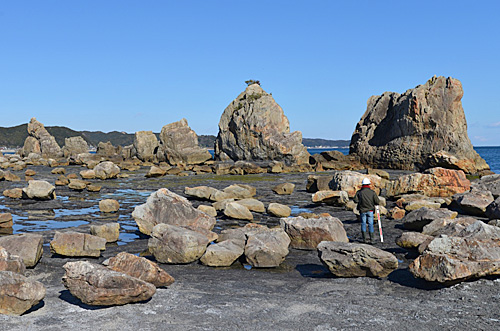 Drifted boulders around Hashigui-iwa in Kushimoto, Wakayama Prefecture.