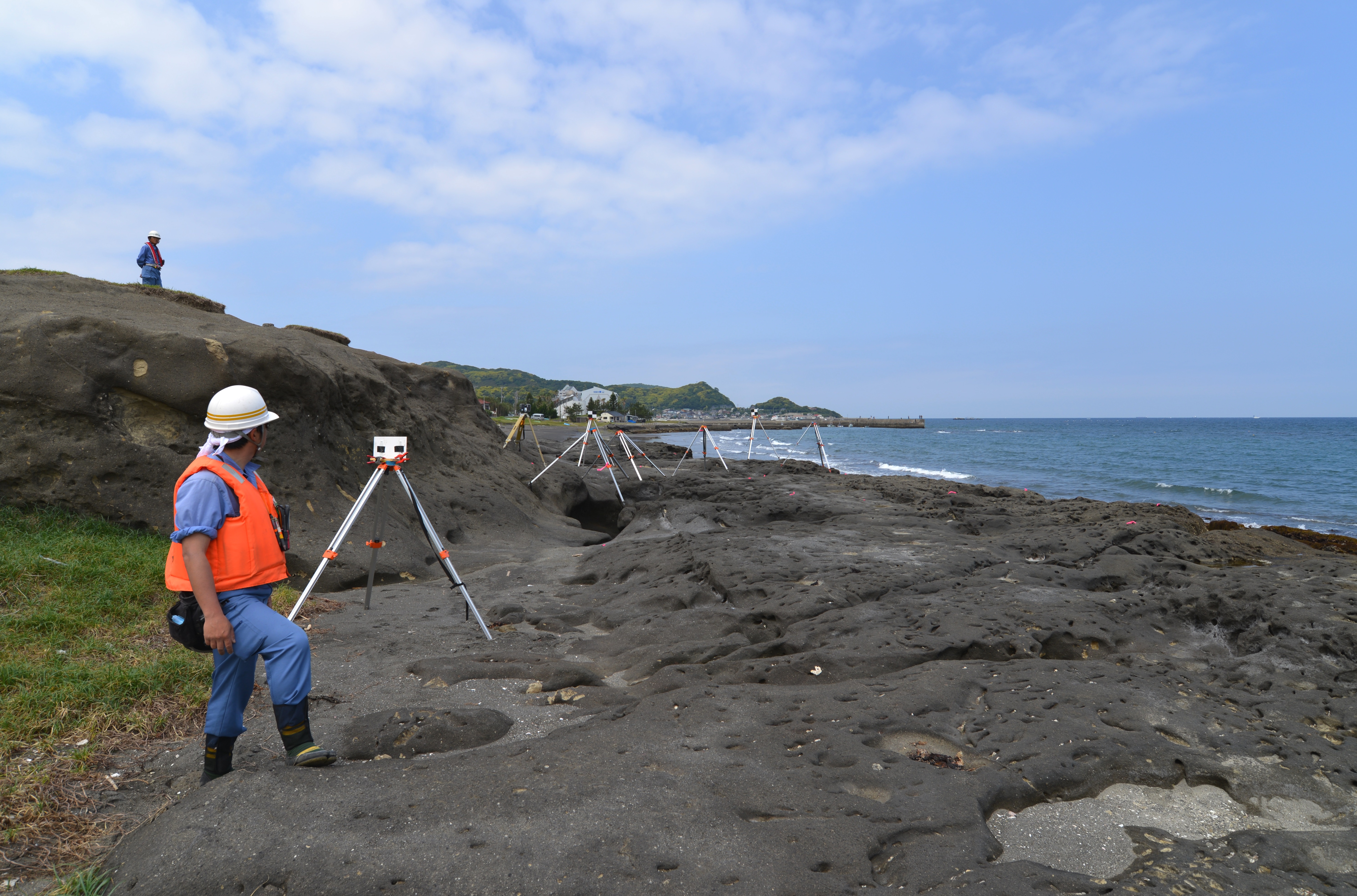 見物海岸の地形調査風景写真