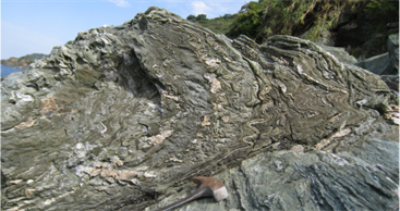 苦鉄質片岩に発達する褶曲