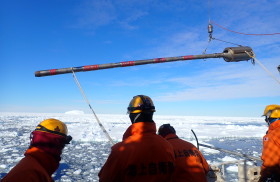 リュッツホルム湾でコア採取