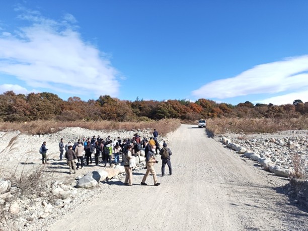 蛇尾川の洗い越し（川の上に道路！）