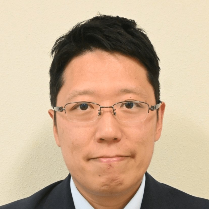 津野地直講師の写真