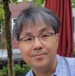 山崎由大教授の写真