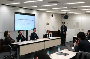 参加者からの質問を受けるパネラー