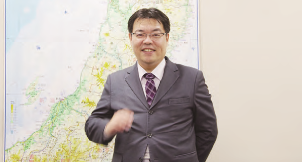東北経済産業局蘆田和也地域経済部長のインタビュー写真