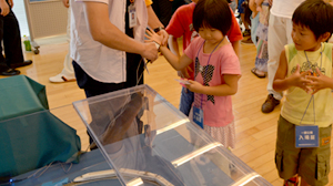 「筋電スイッチで鉄道模型をうごかそうイメージ写真